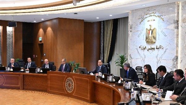رئيس الوزراء يتابع الجهود الحكومية الخاصة بتيسير الإجراءات وتسهيل دخول السائحين وتحسين التجربة السياحية - الفجر سبورت