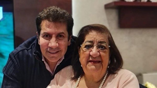 هاني رمزي: والدتي تبرعت بكل ما تملكه من ذهب قبل وفاتها للمحتاجين - الفجر سبورت