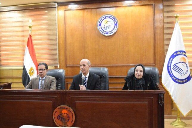 جامعة بني سويف تبحث تطوير الأداء الإعلامي وتعزيز دور العلاقات العامة - الفجر سبورت