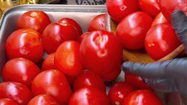 وصلت لـ 50 جنيها قبل كده| تحذير من ارتفاع أسعار الطماطم فى هذا الموعد - الفجر سبورت