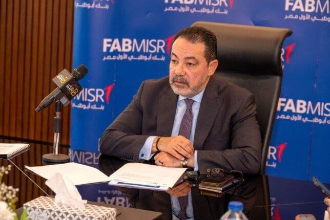 بعد غرامة بقيمة مليار جنيه.. هل يرحل محمد عباس فايد من بنك أبوظبي الأول؟ - الفجر سبورت