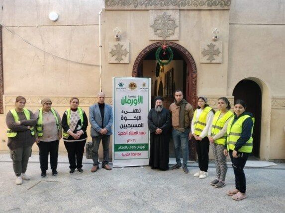 توزيع لحوم مجاناً على غير القادرين بكنيسة الشهيدة رفقة بقرية سنباط بالغربية - الفجر سبورت