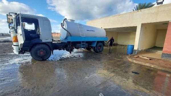 حى غرب: استمرار شفط وكسح المياه بنقطة اسعاف طريق بورسعيد دمياط