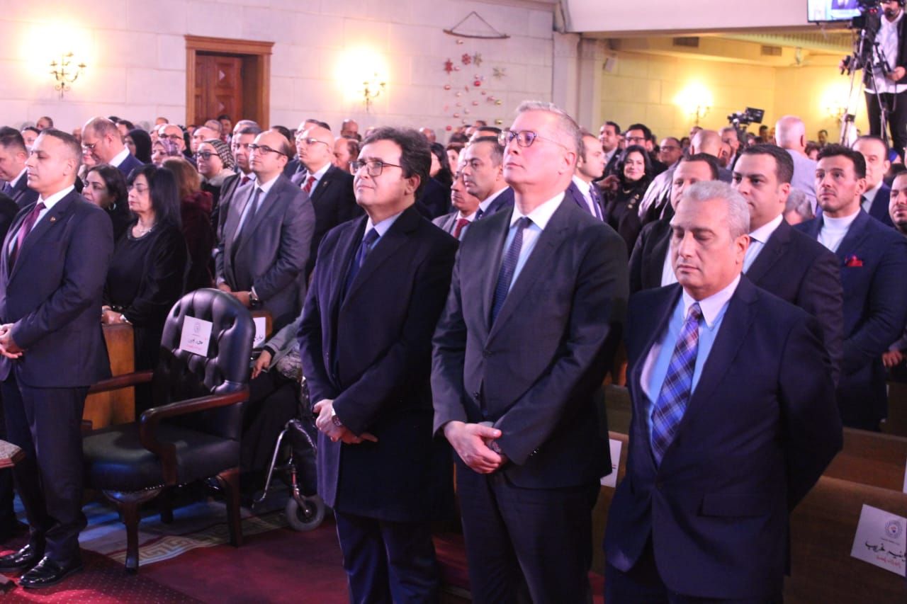 وزير الثقافة يشارك أبناء الطائفة الإنجيلية احتفالهم بعيد الميلاد المجيد - الفجر سبورت