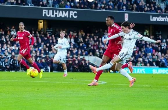 تعادل مثير يحسم مباراة ليفربول وفولهام في الدوري الإنجليزي «فيديو» - الفجر سبورت