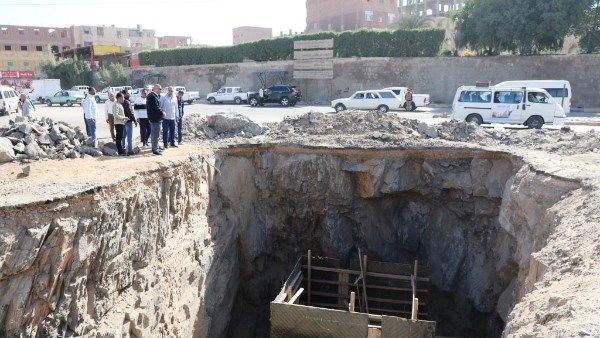 بتمويل سويسري .. محافظ أسوان يتفقد مشروع تحسين خدمة مياه الشرب - الفجر سبورت