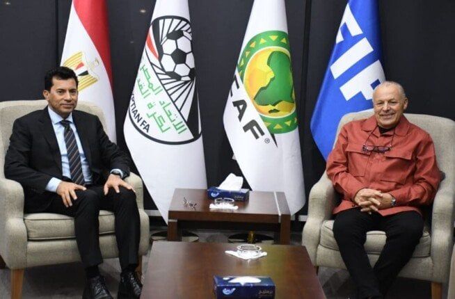 وزير الرياضة وأبو ريدة والمنتخب يطمئنون على محمد حمدي - الفجر سبورت
