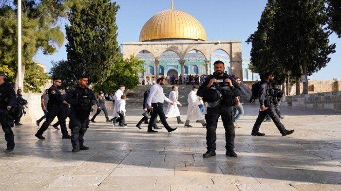 عشرات المستوطنين يقتحمون الأقصى المبارك ويؤدون طقوسا تلمودية - الفجر سبورت