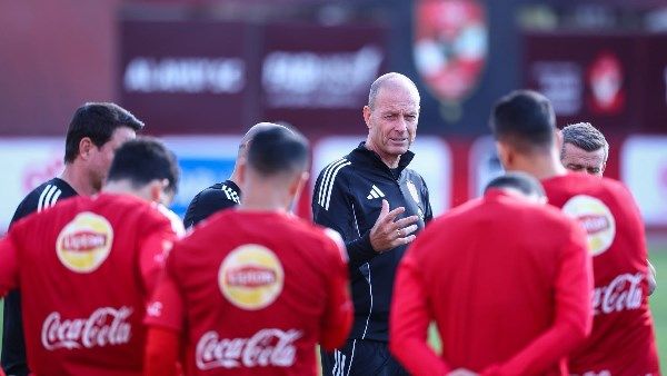 مدافع بالدوري المصري.. صراع جديد بين الأهلي وبيراميدز - الفجر سبورت