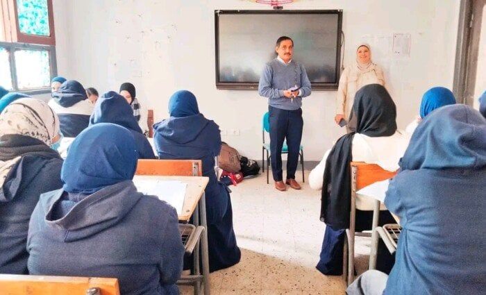 جولة تفقدية لمدير إدارة الفشن التعليمية ببني سويف لمتابعة امتحانات النقل - الفجر سبورت