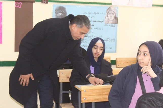 مدير تعليم الجيزة يتفقد امتحانات أولى ثانوي في البرمجة ببولاق الدكرور - الفجر سبورت