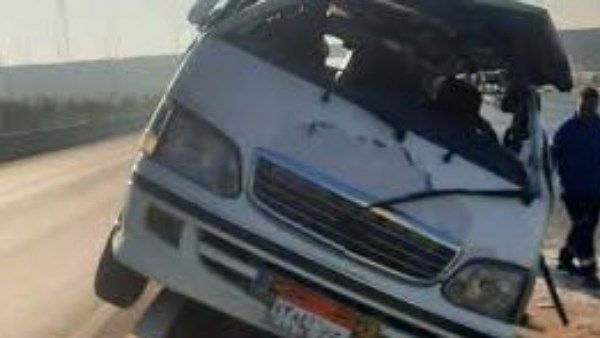 انقلاب ميكروباص يسفر عن إصابة 6 أشخاص أعلى طريق أطفيح - الفجر سبورت