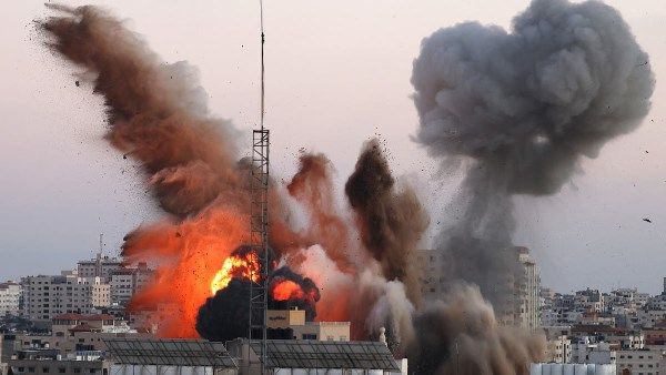 مدير شبكة المنظمات الأهلية الفلسطينية يكشف معاناة أهالي غـزة واعتداءات الاحتلال الإسـرائيلي - الفجر سبورت