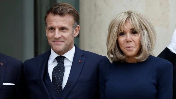 محكمة فرنسية تدين 10 أشخاص بتهمة التشهير بزوجة ماكرون وتلاحق مروجي الشائعات - الفجر سبورت