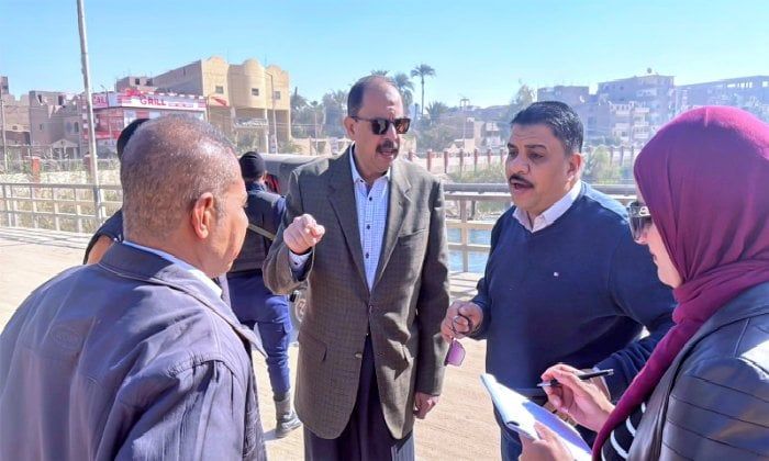 محافظ سوهاج يجري جولة مفاجئة ببلصفورة ويتفقد مشروعات الرصف ومستشفى علاج الإدمان - الفجر سبورت