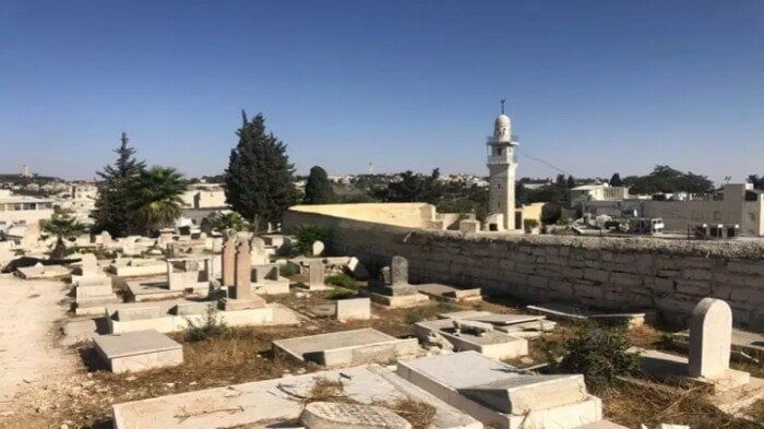 «الوطني الفلسطيني» يدين الاعتداء على مقبرة إسلامية بالقدس: انتهاك لقدسية الموتى وجريمة عنصرية - الفجر سبورت