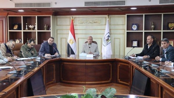 السكرتير العام لبني سويف يعقد اجتماعا لإنهاء مستحقات شركات المرافق - الفجر سبورت