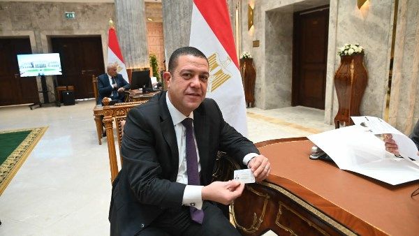 تسليم كارنيهات العضوية للنواب الجدد مستمر لليوم الثاني بمجلس النواب - الفجر سبورت