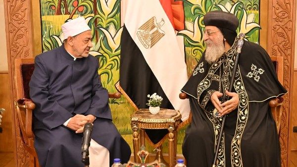 البابا تواضروس يستقبل رئيس مجلس النواب للتهنئة بعيد الميلاد المجيد| صور - الفجر سبورت