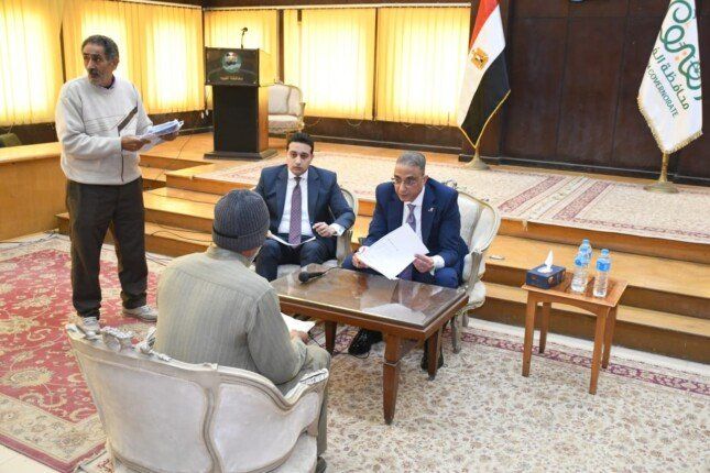 محافظ الفيوم يوجه بتوفير الرعاية الصحية والعلاج على نفقة الدولة لعدد من الحالات المرضية - الفجر سبورت