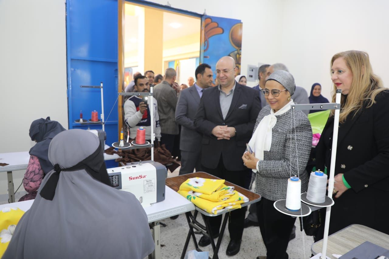 محافظ بني سويف يفتتح مركز ميدوم لتنمية المهارات اليدوية - الفجر سبورت