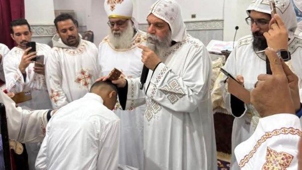 تدشين أواني المذبح ورسامة 137 شماس لكنيسة العذراء ويوسف النجار بأبو الريش - الفجر سبورت