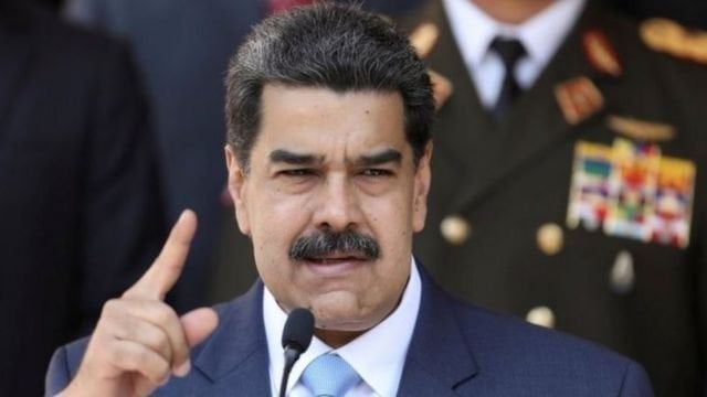 للمثول أمامها في تهم المخدرات والأسلحة.. مادورو وزوجته يصلان إلى المحكمة بنيويورك - الفجر سبورت