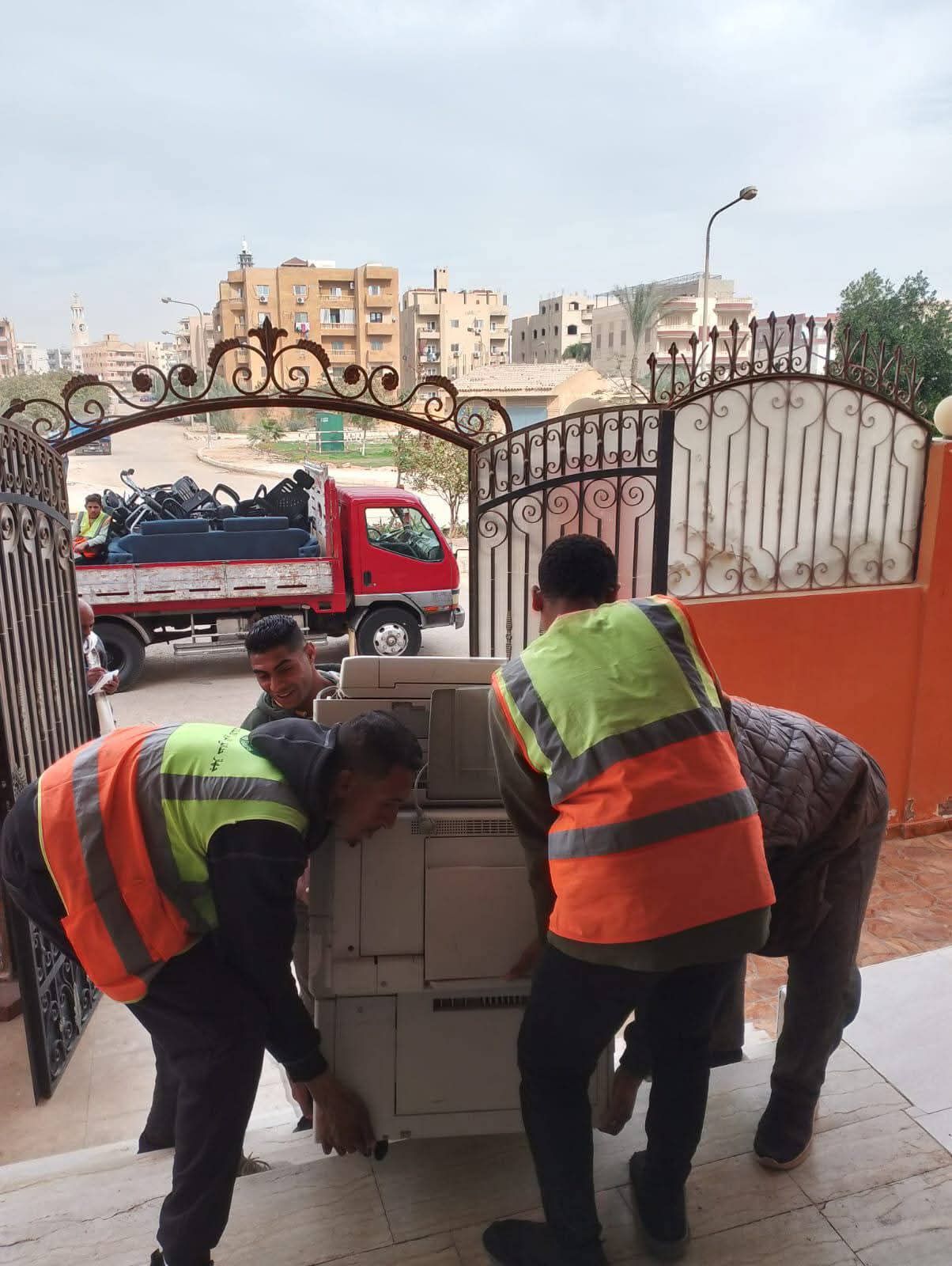 حملة مكبرة.. جهاز حدائق أكتوبر يتصدى لمخالفات تغيير النشاط والبناء المخالف في المدينة|صور - الفجر سبورت