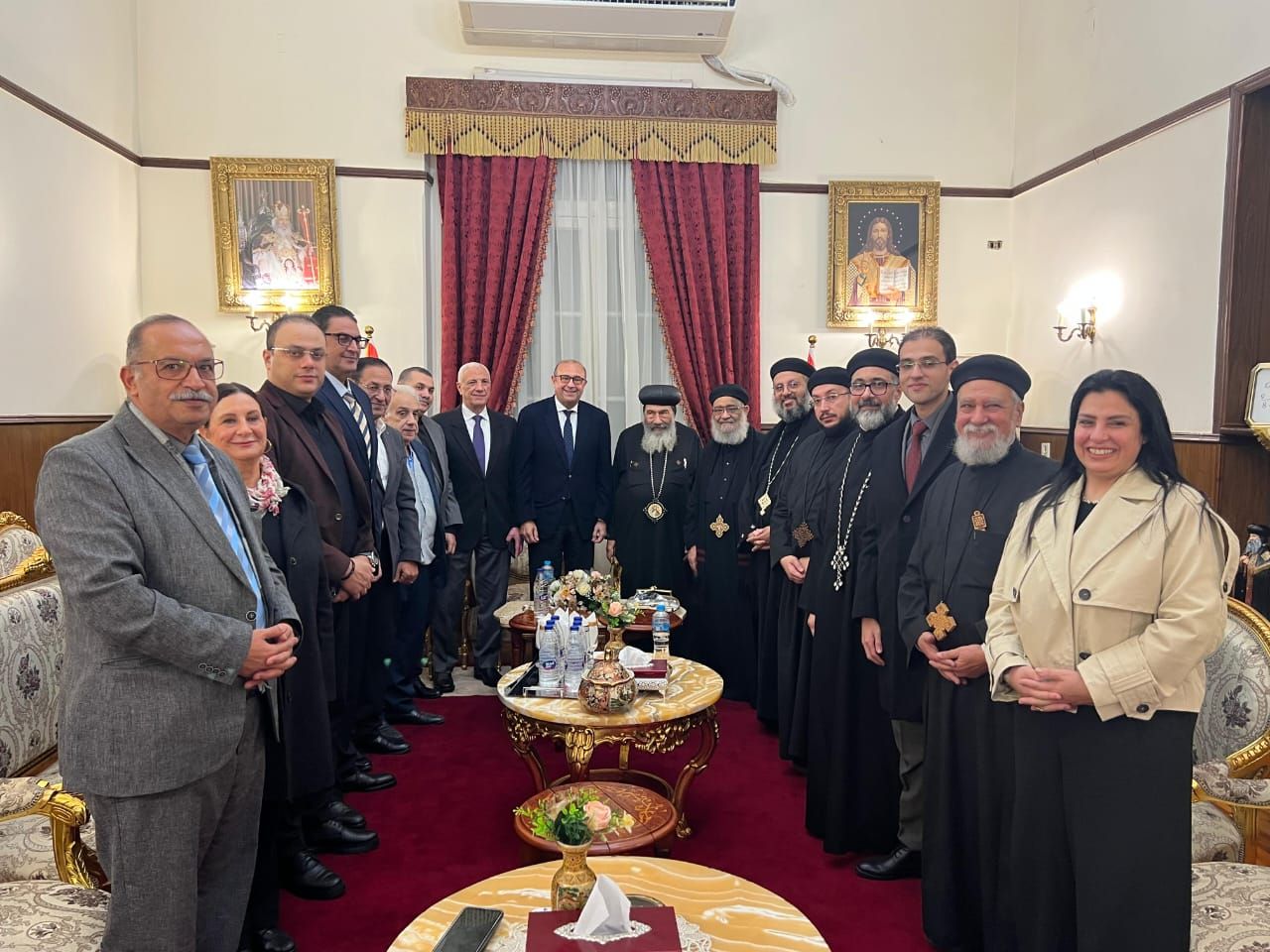 رئيس غرفة بورسعيد يترأس وفدا لزيارة نيافة الأنبا تادرس لتقديم التهنئة بمناسبة عيد الميلاد المجيد - الفجر سبورت
