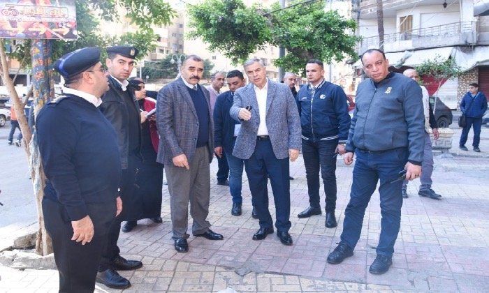 لليوم الثاني على التوالي.. محافظ الإسكندرية يواصل جولاته الميدانية بشارع عبد السلام عارف ويوجه بإزالة التعديات - الفجر سبورت