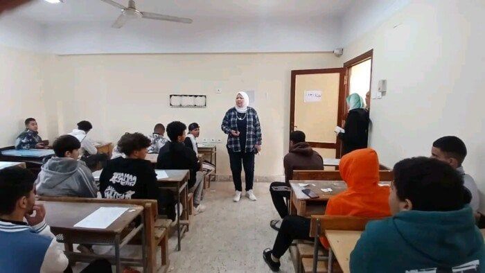 مدير تعليم بني سويف تتابع انتظام امتحانات النقل وتؤكد حظر الهواتف داخل اللجان - الفجر سبورت
