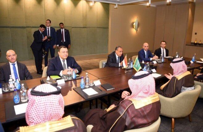 وزير الخارجية ونظيره السعودي يرفضان أي محاولات لتقسيم الصومال - الفجر سبورت