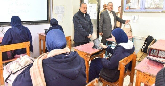 محافظ أسيوط يتفقد لجان امتحان البرمجة والذكاء الاصطناعي بمدرسة الجامعة - الفجر سبورت