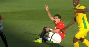 وزير الرياضة وأبو ريدة والجهاز الفنى للمنتخب يطمئنون على محمد حمدى - الفجر سبورت