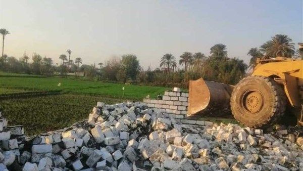 محافظ الإسكندرية يوجه بالتصدي للبناء المخالف وإزالة التعديات على الأراضي الزراعية - الفجر سبورت