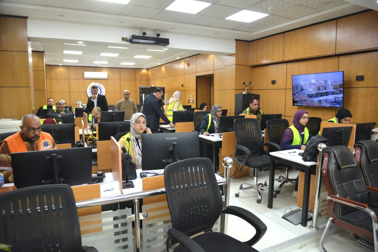 استعدادًا لاحتفالات.. محافظ الدقهلية يتابع أعمال النظافة ورفع الإشغالات بمحيط الكنائس - الفجر سبورت