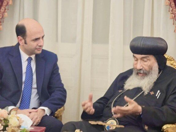 داخل مطرانية الأقباط الأرثوذكس.. مدير «رعاية بورسعيد» يهنئ الأنبا تادرس بعيد الميلاد المجيد. - الفجر سبورت