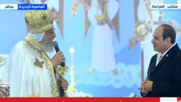 مسلمون ومسيحيون.. الرئيس السيسي: لن نسمح لأى أحد أن يكون سببا فى إضرار علاقتنا - الفجر سبورت