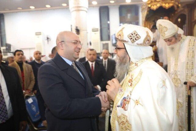 محافظ بني سويف يشهد مراسم قداس عيد الميلاد المجيد خلال زيارته للكنيسة المطرانية بمدينة ببا - الفجر سبورت