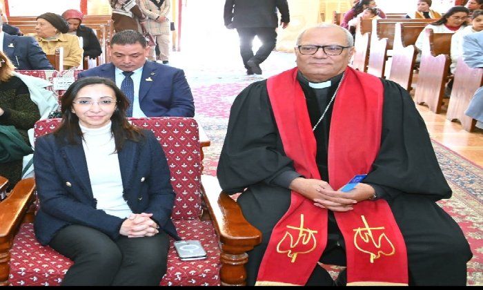 محافظ البحيرة تزور الكنيسة الإنجيلية بدمنهور للتهنئة بعيد الميلاد المجيد - الفجر سبورت