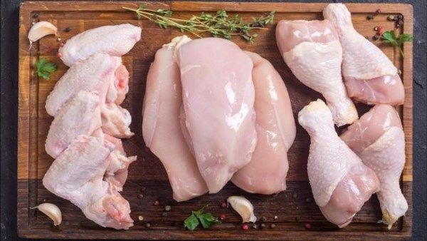 أسعار الفراخ اليوم قبل عيد الميلاد.. كم وصل البانيه والبيض؟ - الفجر سبورت