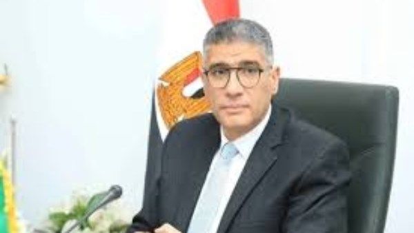 محافظ الجيزة يزور الكنيسة الإنجيلية بالجيزة للتهنئة بعيد الميلاد المجيد - الفجر سبورت