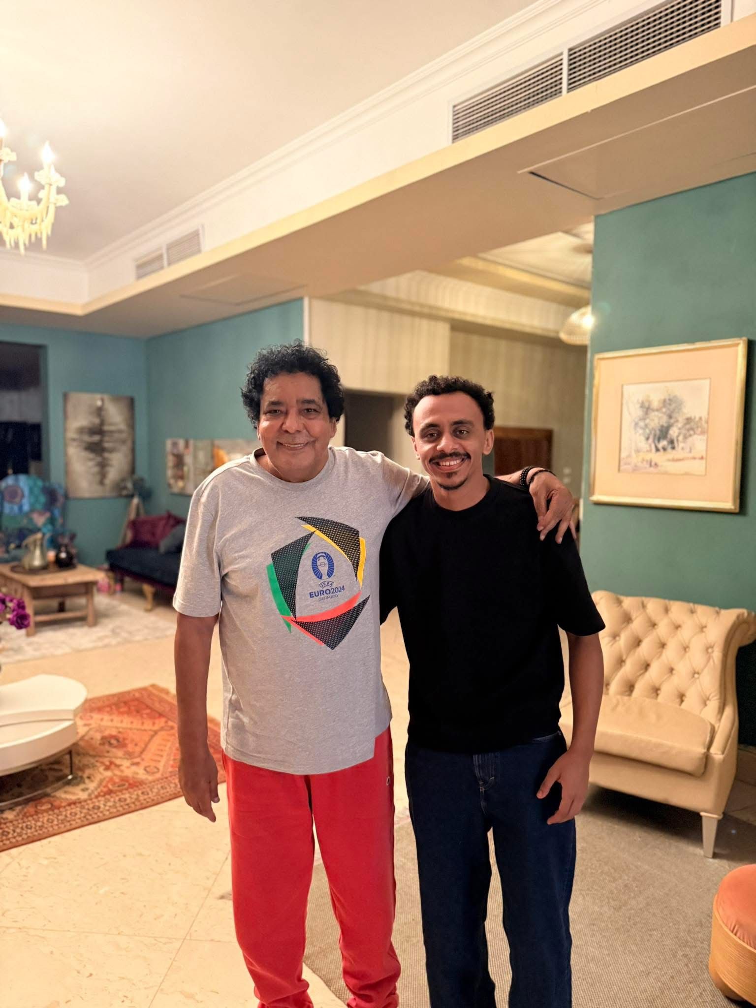 كزبرة يوجه الشكر لـ محمد منير بعد استضافته في منزله - الفجر سبورت