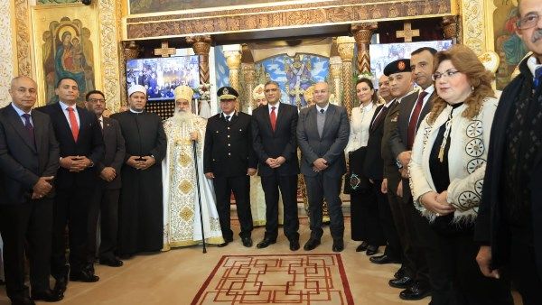 محافظ الجيزة يزور مقر مطرانية شمال الجيزة للتهنئة بعيد الميلاد المجيد - الفجر سبورت