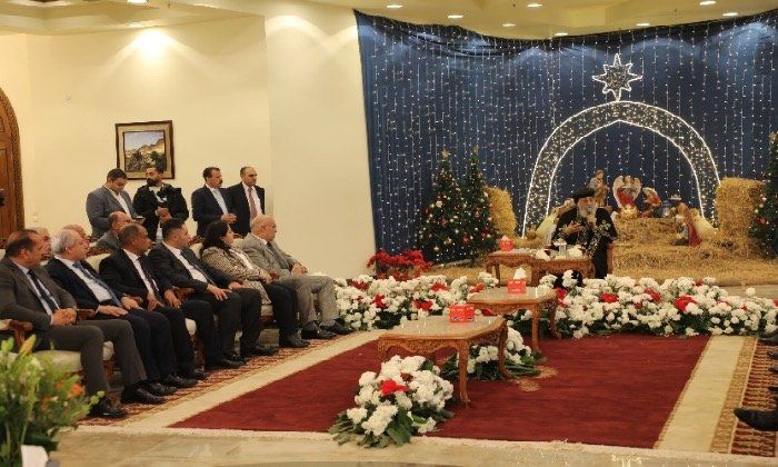 محافظ القاهرة يزور البابا تواضروس الثاني لتقديم تهنئة عيد الميلاد - الفجر سبورت