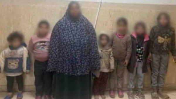 أهلهم عارفين.. سقوط الكتعة المتهمة باستغلال 6 أطفال في التسول على سلم مترو روض الفرج - الفجر سبورت