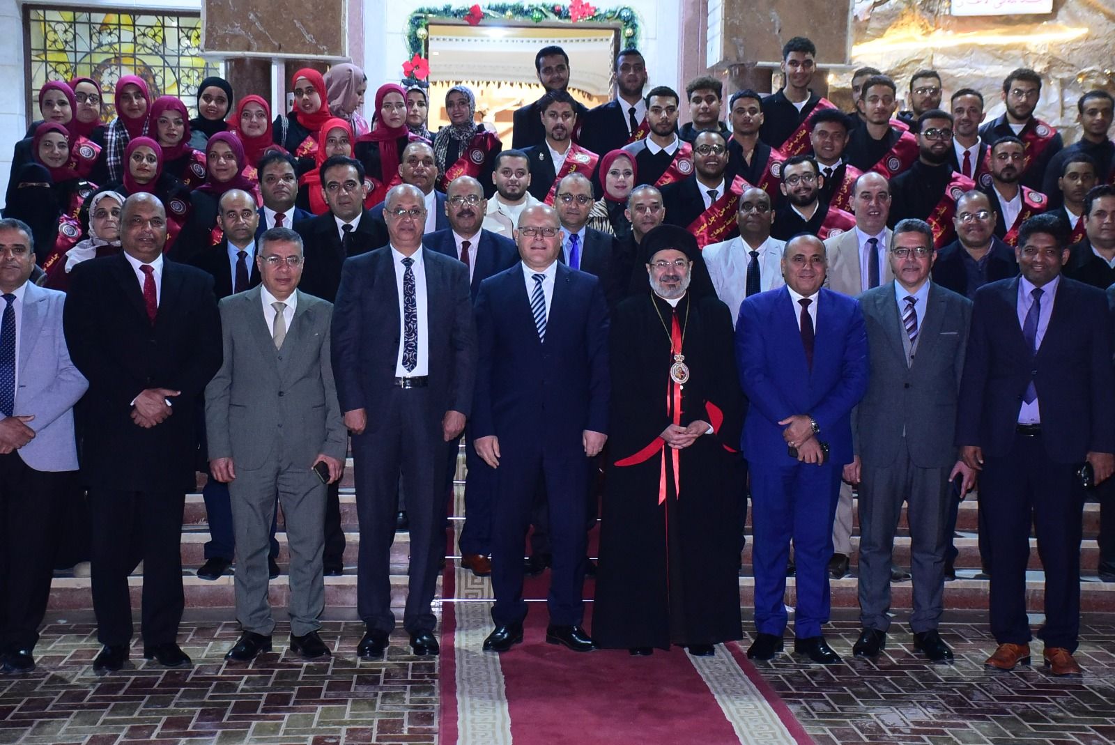 مشهد وطني يتجدد سنويا.. رئيس جامعة سوهاج يهنئ المواطنين بعيد الميلاد المجيد - الفجر سبورت