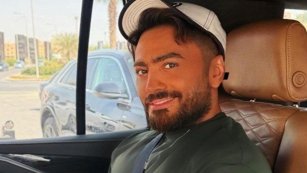 كلنا ايد واحدة.. تامر حسني يهنئ جمهوره بعيد الميلاد المجيد - الفجر سبورت