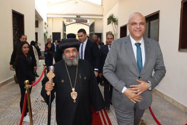 محافظ القليوبية يقدم التهنئة بعيد الميلاد المجيد بمطرانية شبين القناطر - الفجر سبورت