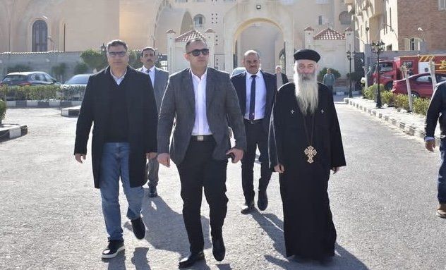 رئيس جهاز مدينة العلمين الجديدة يزور كنيسة القديسة مارينا للتهنئة الأخوة الأقباط بعيد الميلاد المجيد - الفجر سبورت